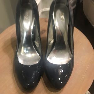 Navy blue patent leather pump